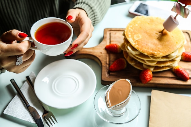 Pancakes with sliced banana and strawberry