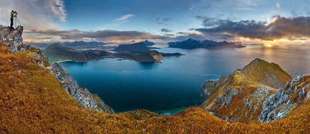 Free photo panoramic shot of the hill veggen near the sea under a blue sky in norway