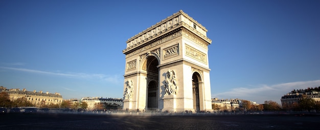 Free photo panoramic view of arc de triomphe, paris, france