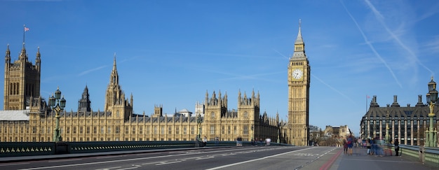 Free Photo panoramic view of big ben from the bridge, london.