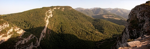 Free photo panoramic view of breathtaking armenian foliage mountains