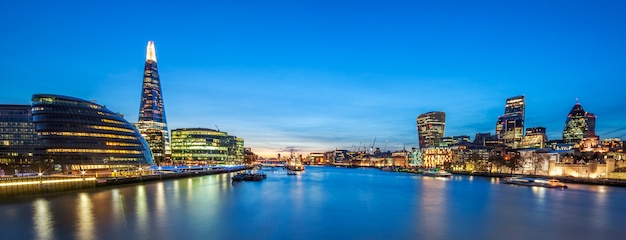 Free Photo panoramic view of london skyline from the tower bridge.