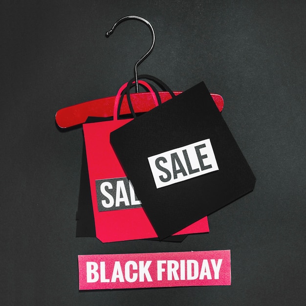 Free photo paper bag with sale sign on red hanger