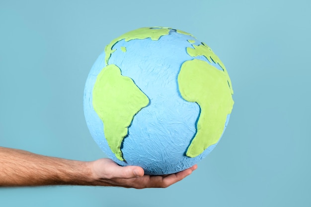 Free photo paper style earth globe shape in hand