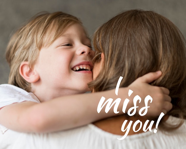 Free photo parent and kid with an i miss you message