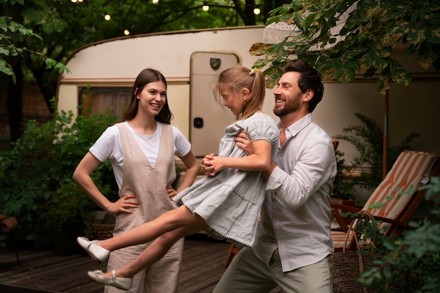 Free photo parents and daughter spending time together while wearing linen clothing