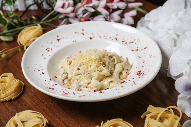 Pasta fettuccini cream cheese chicken mushrooms sumakh side view