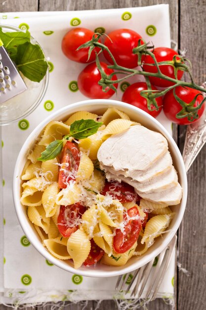 Pasta with cheese and cherry tomatoes