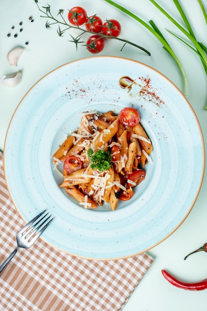 Pasta with tomato and herbs