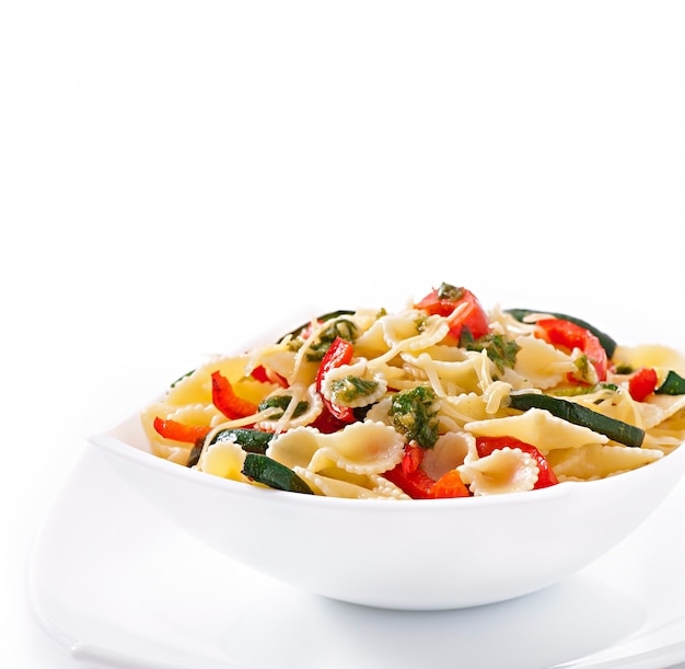 pasta with zucchini and sweet peppers with basil-garlic dressing