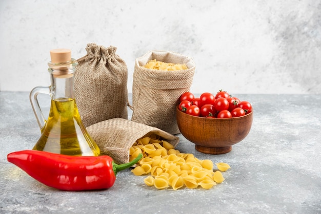 Pastas in rustic bags served with cherry tomatoes, chilies and olive oil.