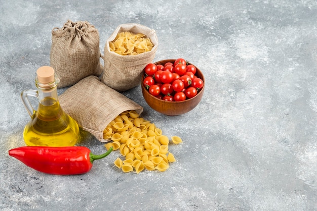 Pastas in rustic bags served with cherry tomatoes, chilies and olive oil.