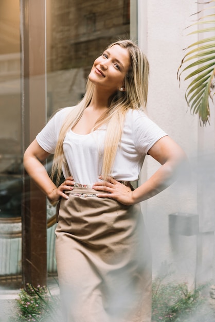 Free photo pastry shop waitress posing