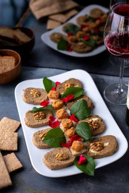 Free photo pate with leaves designed vegetable pate inside white plate