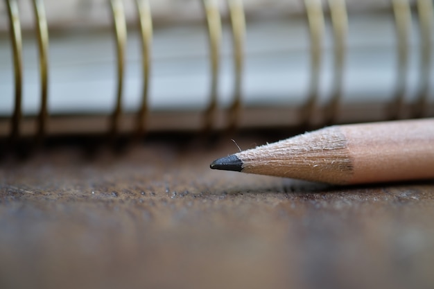 Free Photo pencil with book on wood