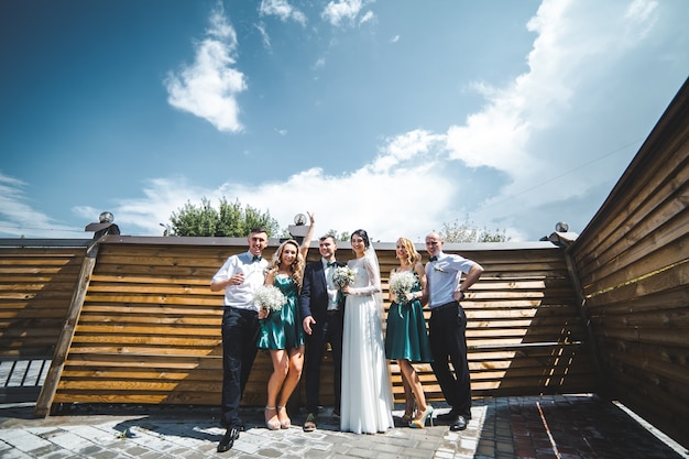 Free photo people in backyard celebrating wedding