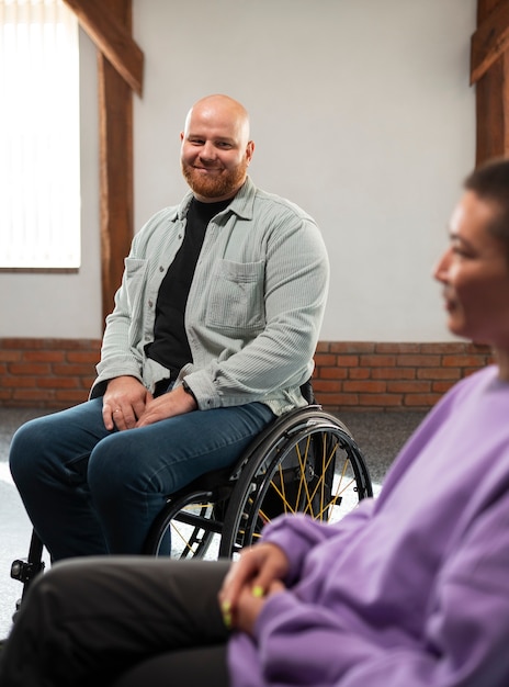 Free photo people meeting in support group