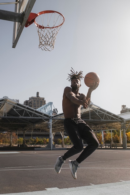 Free Photo people playing basketball