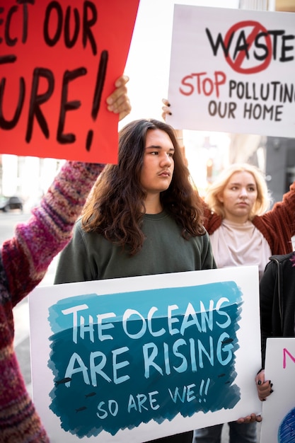 People protesting for world environment day