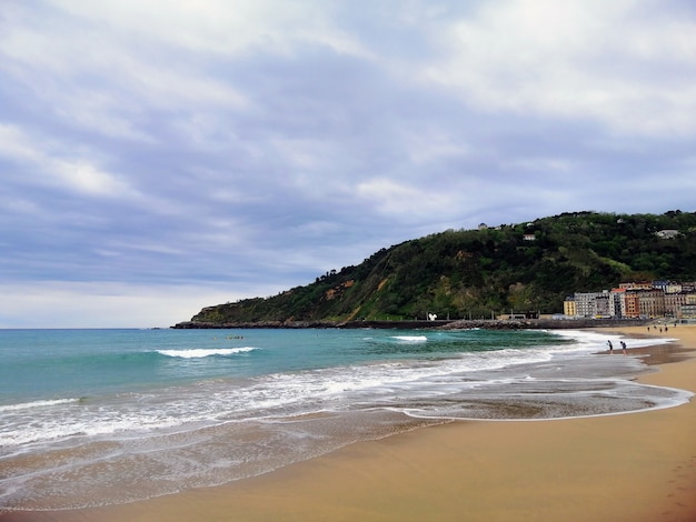 Free photo perfect scenery of a tropical beach in san sebastian resort town, spain