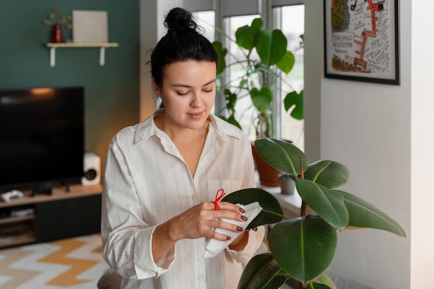 Free photo person doing day-to- day activity while waring string on finger to remember something important