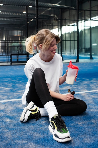 Free photo person getting ready to play paddle tennis inside