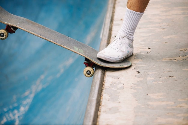 Free photo person keeping skateboard on edge