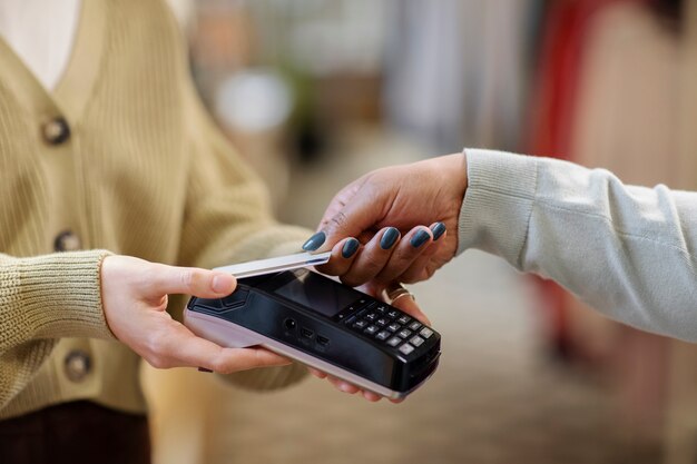 Person  paying in second hand market