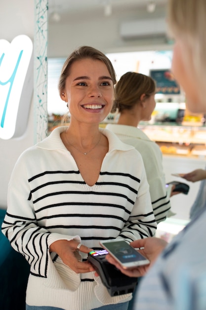 Free photo person paying with nfc technology at a restaurant