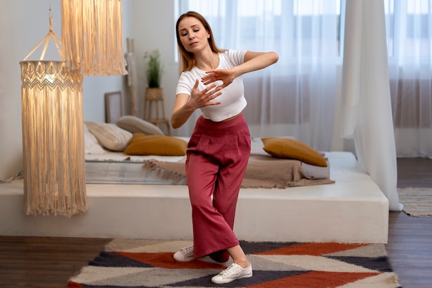 Free photo person practicing tai chi indoors