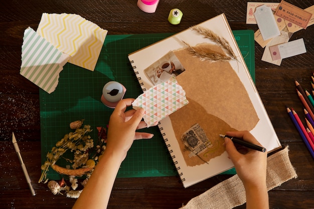 Free Photo person scrapbooking at home