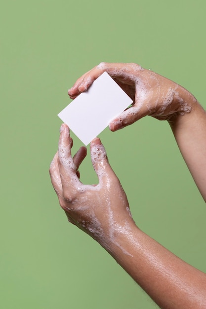 Person washing its hands close-up