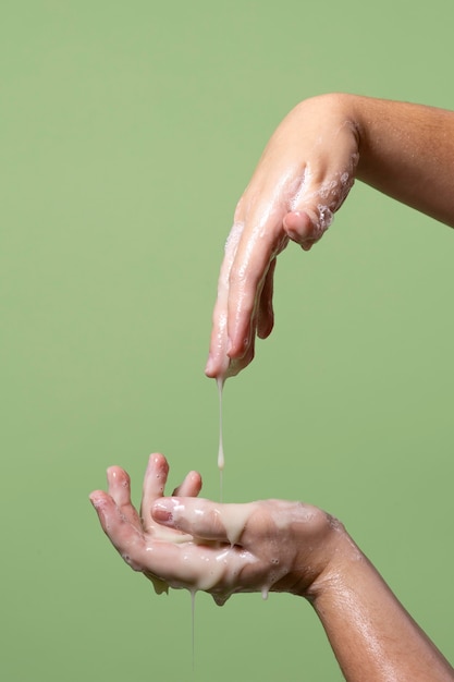 Person washing its hands close-up