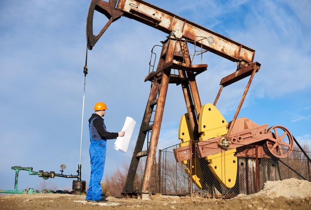 Free Photo petroleum engineer controlling work of oil well pump jack