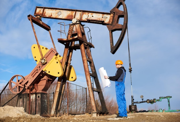 Free Photo petroleum engineer controlling work of oil well pump jack