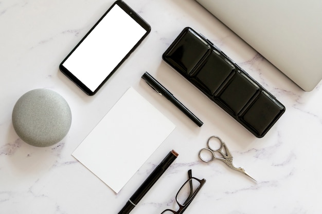 Free photo phone mock-up on desk flat lay