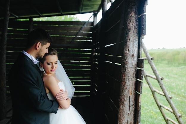 Free Photo photo of beautiful couple on nature in wooden hut