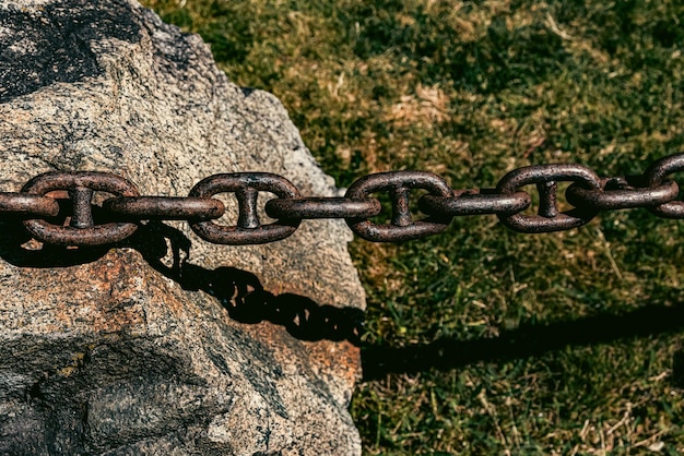 Free Photo photo of chain on stone