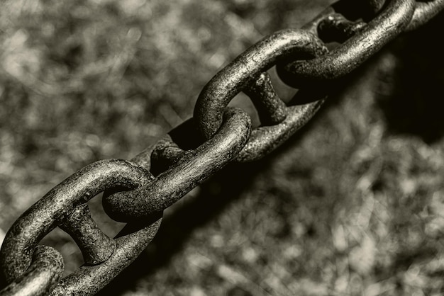 Free Photo photo of chain on stone