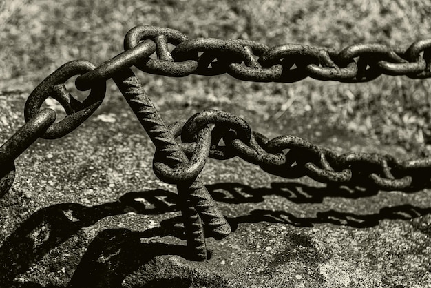 Free Photo photo of chain on stone