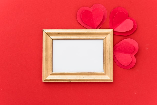 Free photo photo frame with ornament paper hearts