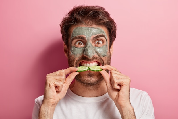 Free photo photo of well kept male doing his beauty routine