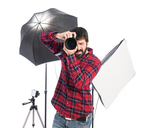 Free photo photographer in his studio