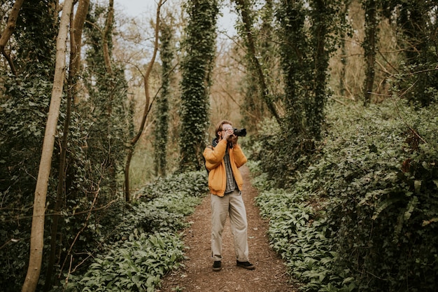 Free photo photographer taking photos in the woods outdoor