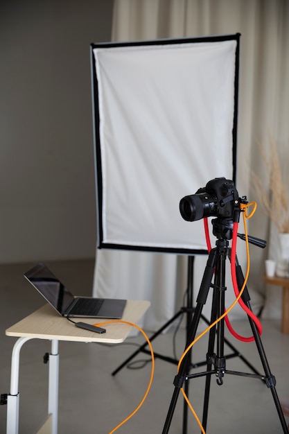 Free photo photography studio with equipment and items arrangement