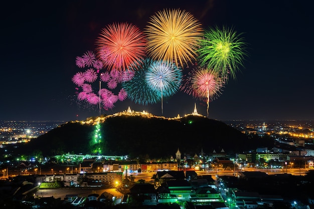 Free photo phra nakorn kiri firework festival at night in phetchaburi, thailand