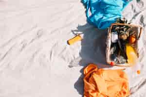 Free photo picnic basket in the sand