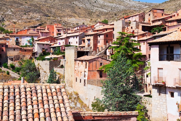 Free photo picturesque residence  houses in albarracin