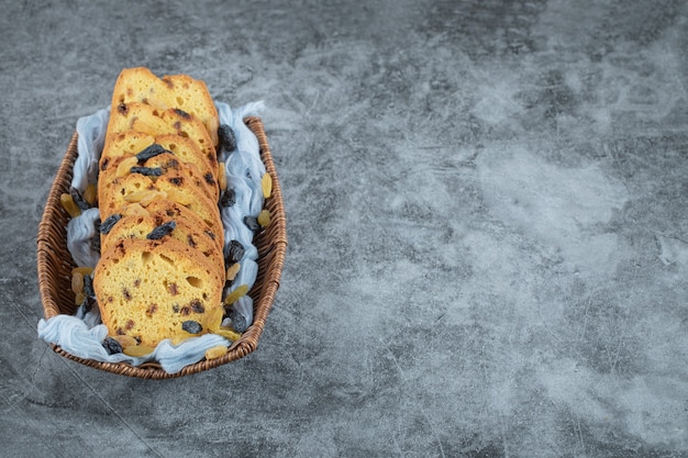 Pie slices with sultana on a blue checked towel