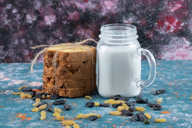 Pie slices with sultana and a jar of milk